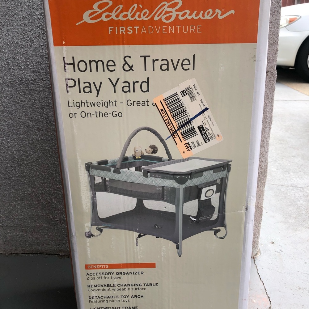 Baby play yard